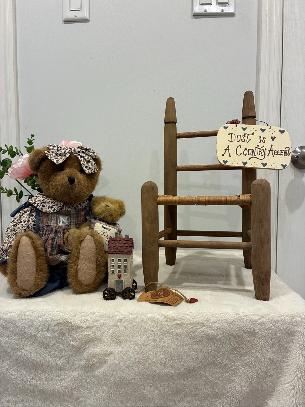 Boyd’s Bear Jennie Maria Warmheart/baby bear Home Sweet Home Resin Rustic Chair